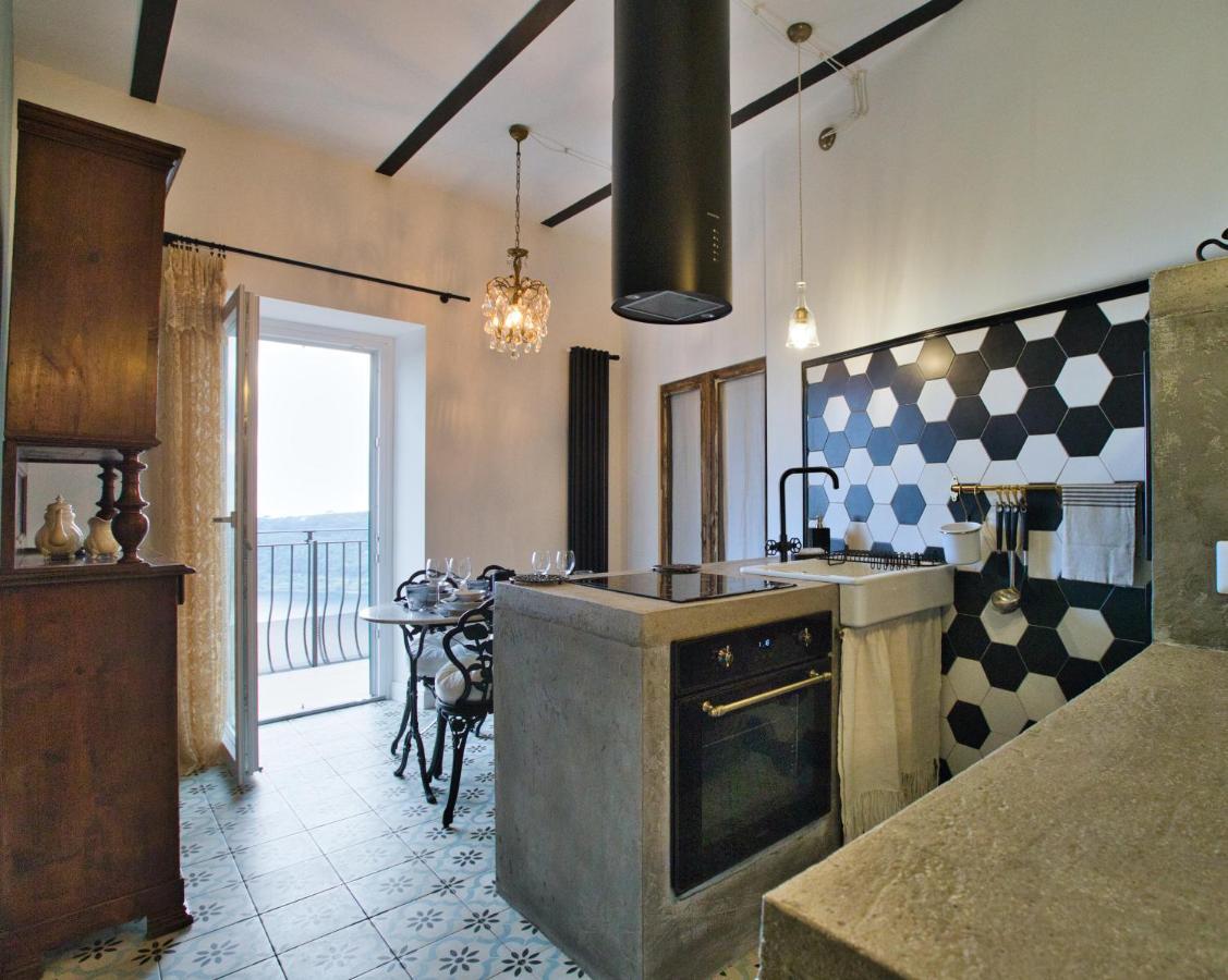 Suite Sul Lago نيمْيِ المظهر الخارجي الصورة